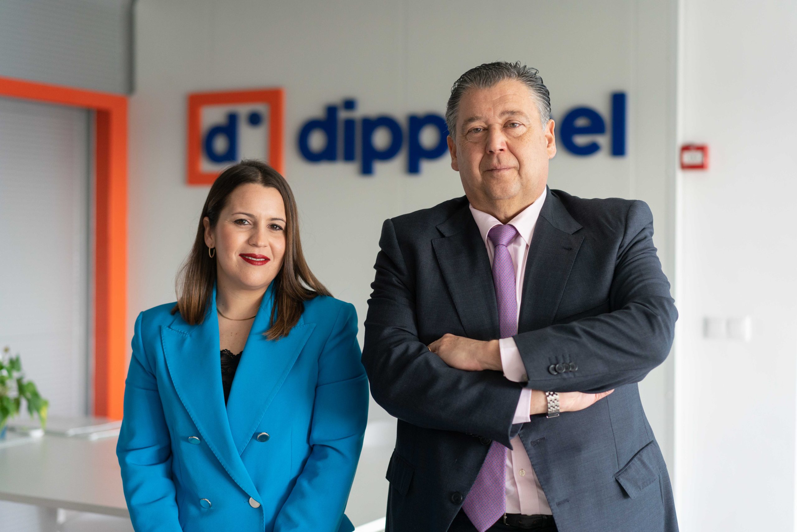 Dippanel, que opera en tres continentes con sus puertas frigoríficas, amplía sus servicios con una nueva tienda online