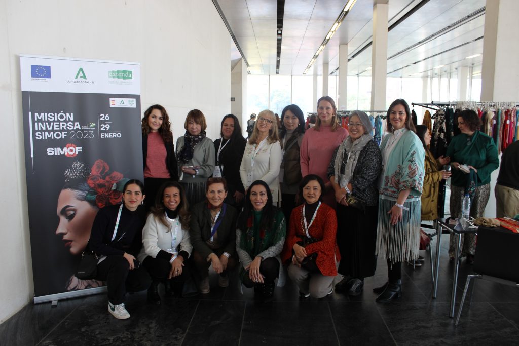 Imagen de la noticia La Junta impulsa la internacionalización de la moda flamenca, presentando la oferta andaluza a agentes de EEUU, Japón y México en SIMOF