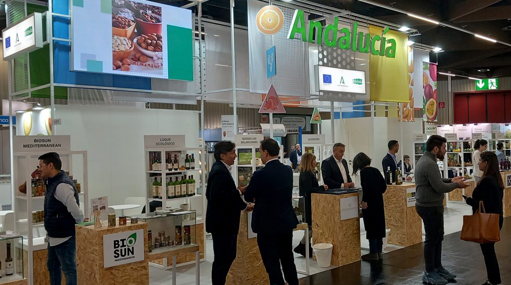 Imagen de la noticia La Junta potencia la internacionalización del sector ecológico en la feria alemana BioFach, ante operadores de 135 países