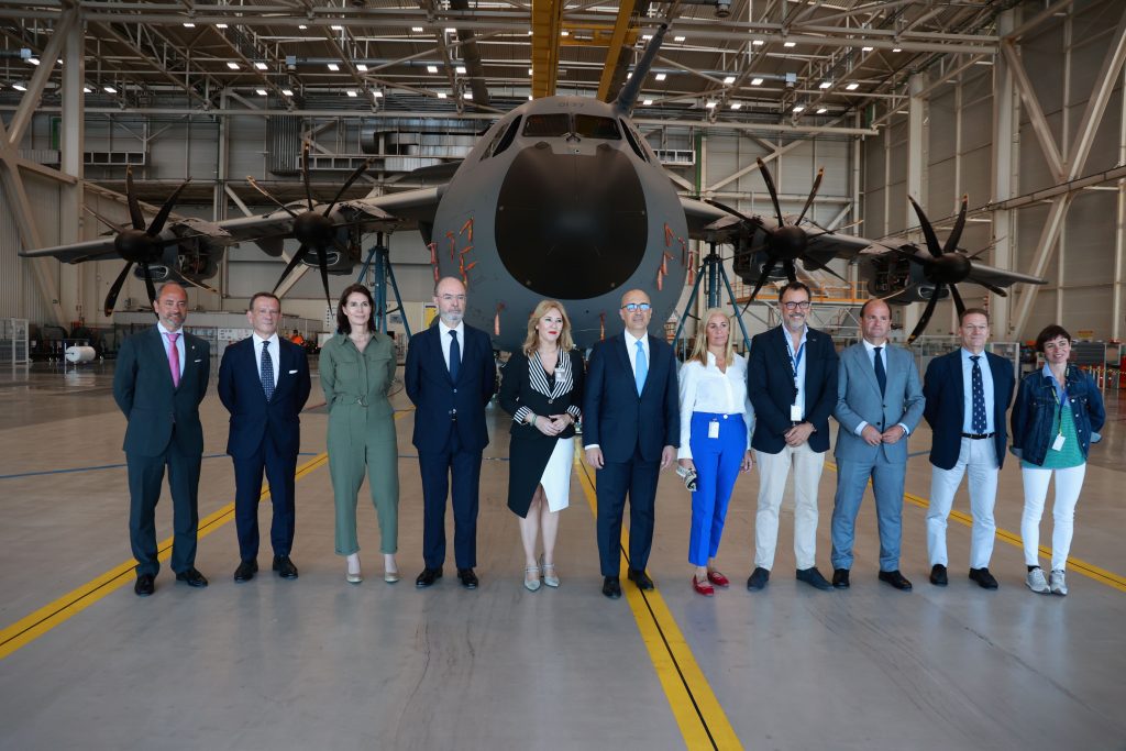 Imagen de la noticia Carolina España visita Airbus y destaca su papel como “tractor de la industria aeroespacial de Andalucía”