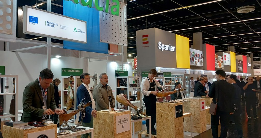 Imagen de la noticia La Junta impulsa a las empresas andaluzas a exportar y sufragará hasta el 100% de sus gastos