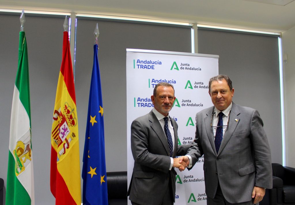 Imagen de la noticia Andalucía TRADE y la Asociación Consular de Sevilla firman un protocolo para impulsar la atracción de inversión extranjera