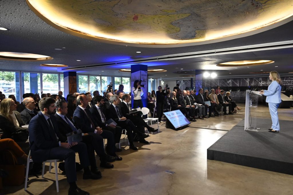 Imagen de la noticia Andalucía TRADE y Multinacionales con España analizan en Sevilla el papel de las políticas públicas, las tecnologías, la IA y las multinacionales en el crecimiento económico