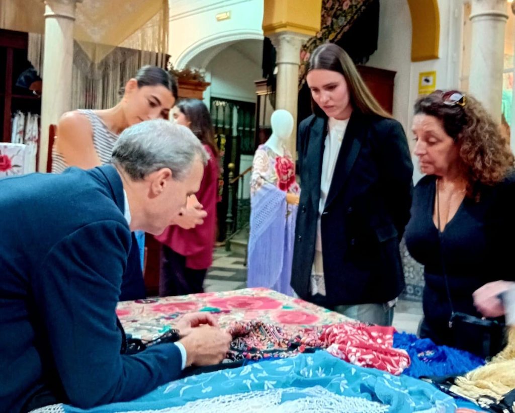 Imagen de la noticia Andalucía TRADE impulsa la internacionalización de la moda flamenca en SIMOF Madrid