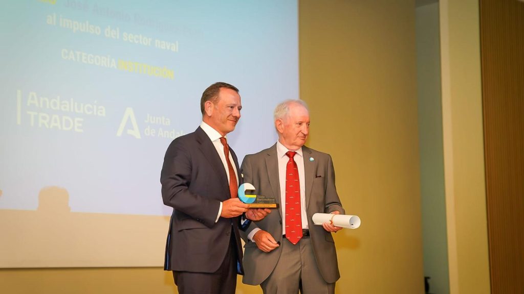 Imagen de la noticia Andalucía TRADE recibe el Premio del Clúster Marítimo Naval de Cádiz, en la categoría ‘Institución’ por su apoyo al sector