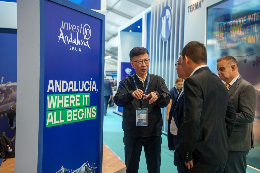Imagen de la noticia La Junta refuerza el liderazgo aeroespacial de la región en la feria de Farnborough con la mayor delegación empresarial de su historia