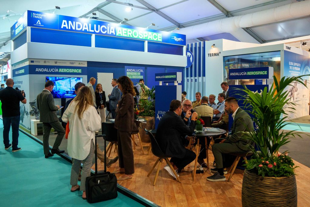 Imagen de la noticia Andalucía TRADE impulsa la internacionalización de la industria aeroespacial y de defensa en uno de los principales foros mundiales del sector,  Farnborough